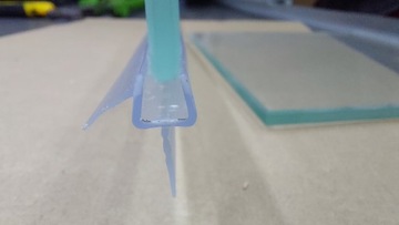 Нижний уплотнитель сетки DELI AQUAFORM