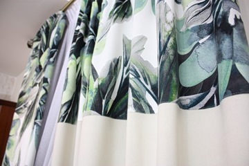 Материальная бархатная велюровая ткань для штор с большими зелеными цветками шириной 150