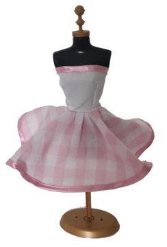 Ubranka dla lalki typu Barbie.