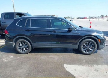 Volkswagen Tiguan II 2022 Volkswagen Tiguan 2022, 2.0L, SE, po gradobiciu 2.0 Benzyna 184KM, zdjęcie 3