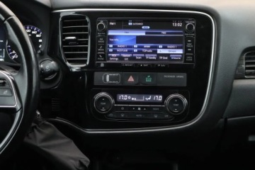 Mitsubishi Outlander III 2016 Mitsubishi Outlander 2.2 DI-D, 7 miejsc, VAT 23%, zdjęcie 12