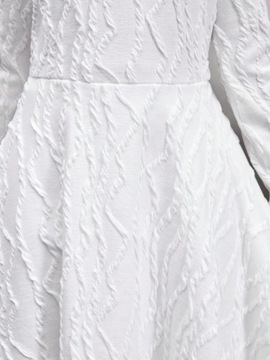 SHEIN SUKIENKA DZIECIĘCA BIAŁA DŁUGI RĘKAW ROZKLOSZOWANA ROZ 134 962