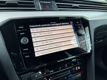 Volkswagen Passat B8 Variant Facelifting 2.0 TDI SCR 200KM 2022 Volkswagen Passat R-Line 4Mot. HarmanKardon LED Matrix Hak Kamera Cofania, zdjęcie 25