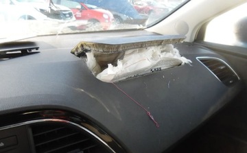 Seat Leon III SC 1.6 TDI 110KM 2015 Seat Leon 2015r, 1.6 TDI. Uszkodzony przod. 1.6 Diesel 110KM, zdjęcie 19