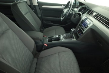 Volkswagen Passat B8 Variant Facelifting 2.0 TDI SCR 150KM 2021 VW Passat 2.0 TDI, Salon Polska, 1. Właściciel, zdjęcie 6