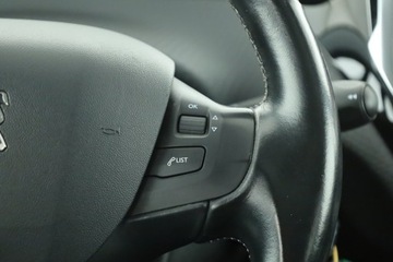 Peugeot 2008 I SUV Facelifting 1.2 PureTech 130KM 2016 Peugeot 2008 1.2 PureTech, Salon Polska, zdjęcie 12