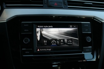 Volkswagen Passat B8 Variant Facelifting 1.5 TSI EVO 150KM 2022 Volkswagen Passat ELEGANCE 1.5 TSI 150KM Salon Polska Serwis ASO FV 23%, zdjęcie 23