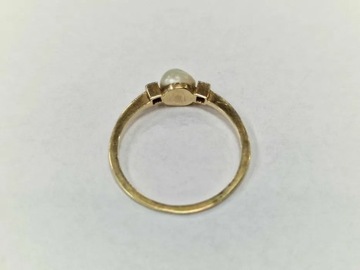 Złoty pierścionek / 585/ 1.65 gram/ R18/ Perła/ 2x DIA stary szlif