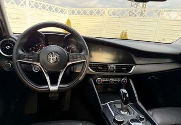 Alfa Romeo Giulia II Sedan 2.0 TBi 280KM 2018 Alfa Romeo Giulia Alfa Romeo Giulia 2.0 Turbo 16V AT8-Q4 Veloce 2.0 Benzyna, zdjęcie 8