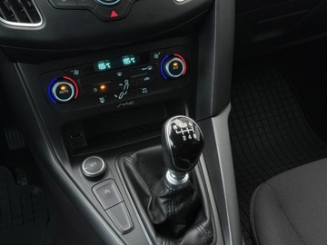 Ford Focus III Sedan Facelifting 1.0 EcoBoost 125KM 2016 Ford Focus 1.0 B 125 KM Salon PL Alu PDC Climatronic Gwarancja SSU, zdjęcie 22