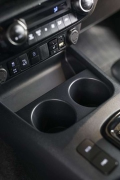 Toyota Hilux VIII Podwójna kabina Facelifting 2.8 D-4D 204KM 2023 Toyota Hilux 2.8 D-4D Double Cab Invincible 4x4 aut 2.8 Diesel 204KM, zdjęcie 21