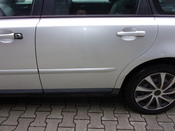 DVEŘE LEVÉ ZADNÍ VOLVO V50 2004-2012 426-26