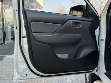 Mitsubishi L200 V Club Cab 2.4 154KM 2019 Mitsubishi L200 2.4 d DC Invite EU6 / Wyciągarka /, zdjęcie 11