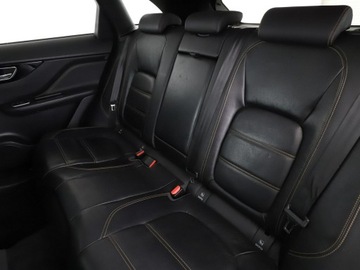 Jaguar F-Pace SUV 2.0 i4D 180KM 2018 Jaguar F-PACE 20d Automat AWD Prestige Navi, zdjęcie 16