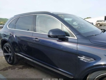 Bentley Bentayga 2019 Bentley Bentayga V8, 2019r., 4x4, 4.0L 4.0 Benzyna 542KM, zdjęcie 4