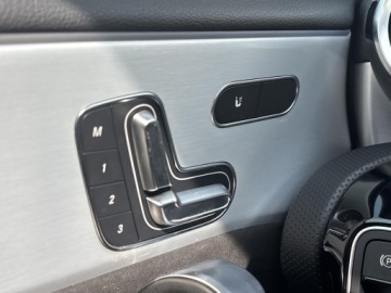 Mercedes Klasa A W177/V177 2025 Mercedes-Benz A 250 Hybryda / AMG Line/ Panorama/, zdjęcie 21