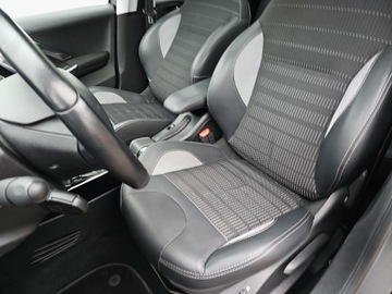 Peugeot 2008 I SUV Facelifting 1.2 PureTech 110KM 2018 Peugeot 2008 2008 1.2 Pure Tech Crossway S&amp;S EAT6, zdjęcie 12