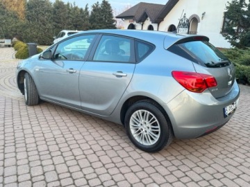 Opel Astra J Hatchback 5d 1.4 Twinport ECOTEC 100KM 2011 Opel Astra 1.4 100KM Klima 1-reka Tablet Carplay Gotowy do jazdy PL, zdjęcie 24
