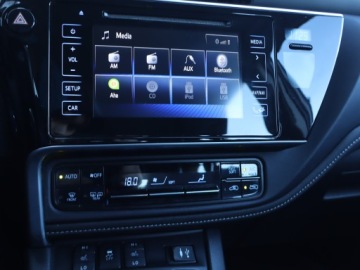 Toyota Auris II Hatchback 5d Facelifting 1.8 Hybrid 136KM 2017 Toyota Auris Hybrid, Salon Polska, Serwis ASO, zdjęcie 11