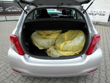 Toyota Yaris III Hatchback 5d Facelifting 1.0 VVT-i 69KM 2014 Toyota Yaris Salon Polska Klimatyzacja Wspomaganie Abs Benzyna 69KM, zdjęcie 16