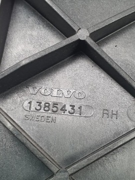 DRŽÁK DESKY KONZOLA PRAVÝ VOLVO C70 II 1385431