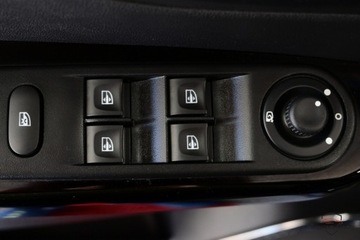 Renault Captur I Crossover 0.9 Energy TCe 90KM 2016 Renault Captur 0.9 TCe Climatronic Led Navi Ke..., zdjęcie 29