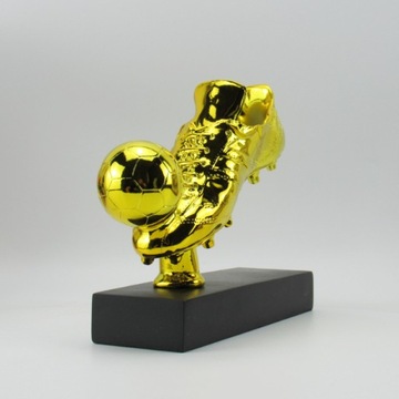 Сувениры для болельщиков по случаю вручения Золотой бутсы чемпионата мира по футболу