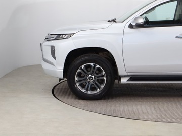 Mitsubishi L200 VI 2.2 Diesel 150KM 2021 Mitsubishi L200 2.2 DI-D, Salon Polska, zdjęcie 13