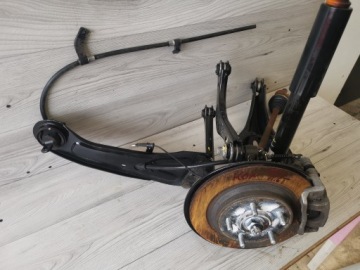 KONA АМОРТИЗАТОР Поворотный кулак ЗАДНЯЯ ПОДВЕСКА 1.6 4X4 ЛЕВАЯ