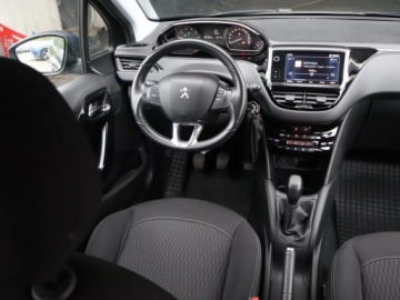 Peugeot 208 I Hatchback 5d Facelifting 1.2 PureTech 82KM 2019 Peugeot 208 1.2 PureTech, Salon Polska, Klima, zdjęcie 6