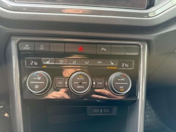 Volkswagen T-Roc I SUV 1.5 TSI ACT 150KM 2021 Volkswagen T-Roc 1.5TSI 150KM Premium DSG Kamera NiskiPrzebieg ACC ASO Sal, zdjęcie 30