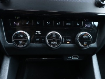 Skoda Octavia III Kombi Facelifting 2.0 TSI 190KM 2018 Skoda Octavia 2.0 TSI, Salon Polska, DSG, Navi, zdjęcie 16