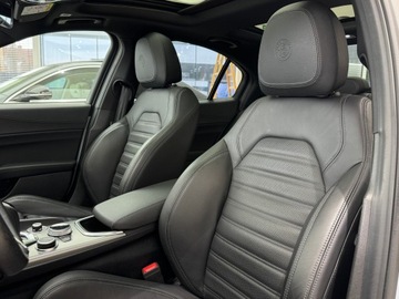 Alfa Romeo Giulia II Sedan Facelifting 2023 2.0 GME Turbo 280KM 2024 Alfa Romeo Giulia Q4 Veloce / Harman/kardon / Szyb, zdjęcie 8