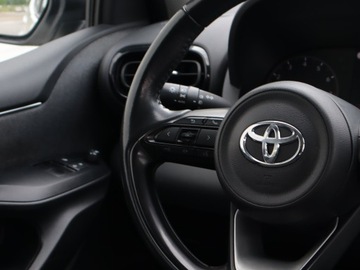 Toyota Yaris IV Hatchback 1.0 VVT-i 72KM 2021 Toyota Yaris 1.0 VVT-i, Salon Polska, zdjęcie 18