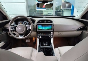 Jaguar XE 2019 Jaguar XE Jaguar XE 2.0 T Prestige 2.0 Benzyna 200KM, zdjęcie 4