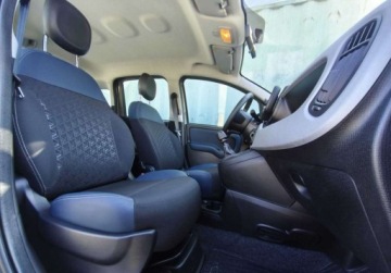 Fiat Panda III Hatchback 5d seria 4 1.0 Hybrid 70KM 2021 Fiat Panda mildHybrid City Cross, Czujniki parkowania, Klimatyzacja, Salon, zdjęcie 14