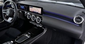 Mercedes Klasa A W177/V177 Hatchback Facelifting 2.0 220 190KM 2024 Mercedes-Benz Klasa A 4Matic AMG Line Multibeam AndroidAuto Pamiec foteli, zdjęcie 22