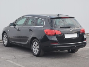 Opel Astra J Sports Tourer Facelifting 1.6 CDTI  136KM 2015 Opel Astra 1.6 CDTI, Navi, Klima, Klimatronic, zdjęcie 3