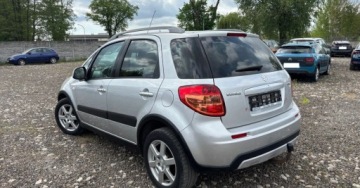 Suzuki SX4 I Sedan 1.6 VVT 120KM 2010 Suzuki SX4 1.6B 120KM zadbany dobrze utrzymany 1.6 Benzyna 120KM, zdjęcie 4