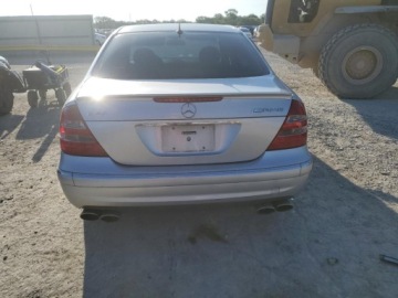 Mercedes Klasa E W211 2005 Mercedes-Benz Klasa E 55 AMG 2005 5.5l 5.5 Benzyna 469KM, zdjęcie 2