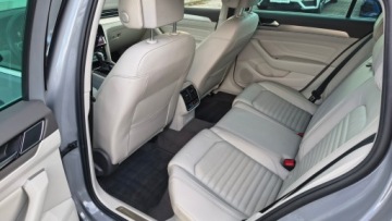 Volkswagen Passat B8 Variant Facelifting 2.0 TDI SCR 200KM 2022 Volkswagen Passat Variant 2.0TDI 200KM 4X4 ACC Iwl, zdjęcie 9