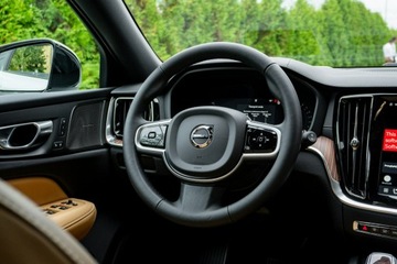 Volvo V60 II  Kombi Facelifting 2.0 B4 B 197KM 2025 Volvo V60 Ultra Dark B4 Mild hybrid Benzyna 197+14, zdjęcie 20