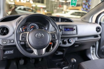 Toyota Yaris III Hatchback 5d Facelifting 2017 1.0 VVT-i 72KM 2020 Toyota Yaris 1.0 Active BenzynaLPG 72KM, zdjęcie 14