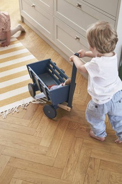 Kid's Concept - Синяя кукольная коляска CARL LARSSON