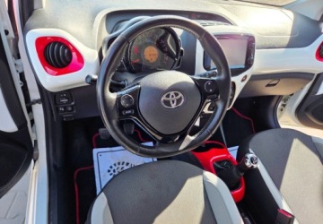 Toyota Aygo II Hatchback 5d 1.0 VVT-i 69KM 2016 Toyota Aygo 1,0 Ben Klima 69 km Benzyna 69KM, zdjęcie 13