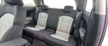 Audi A1 I Hatchback 3d 1.6 TDI 105KM 2010 Audi A1 3-drzwiowe Audi A1 3-drzwiowe 1.6 TDI Attraction 1.6 Diesel 105KM, zdjęcie 9