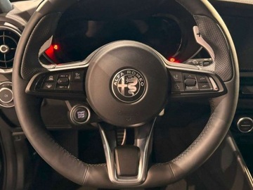 Alfa Romeo Giulia II Sedan Facelifting 2023 2.0 GME Turbo 280KM 2025 ALFA ROMEO Giulia Turbo Veloce Q4 Sedan 2.0 (280KM) 2025, zdjęcie 5