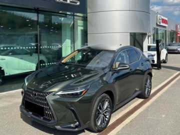 Lexus NX II SUV Facelifting 2.5 450h+ 292KM 2025 Od ręki - Omotenashi 2.5 Hybrid Plug-in AWD 292KM | Podgrzewane fotele, zdjęcie 1