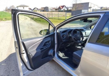 Toyota Yaris III Hatchback 5d Facelifting 2017 1.5 Dual VVT-iE 111KM 2019 Toyota Yaris Toyota Yaris 1.5 20th Anniversary CVT 1.5 Benzyna 111KM, zdjęcie 11