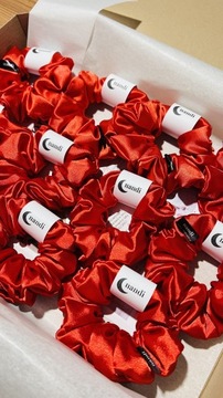 Красная атласная резинка для волос